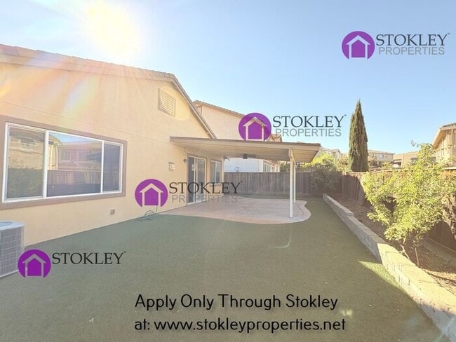 Building Photo - 2573 Tampico Dr