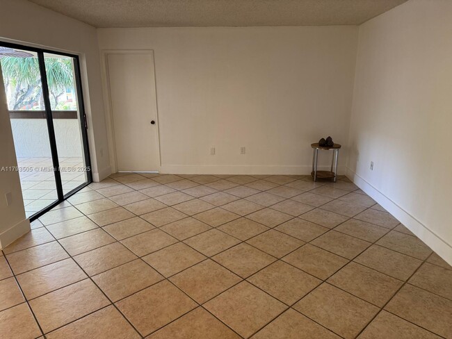 Building Photo - 9040 SW 125th Ave