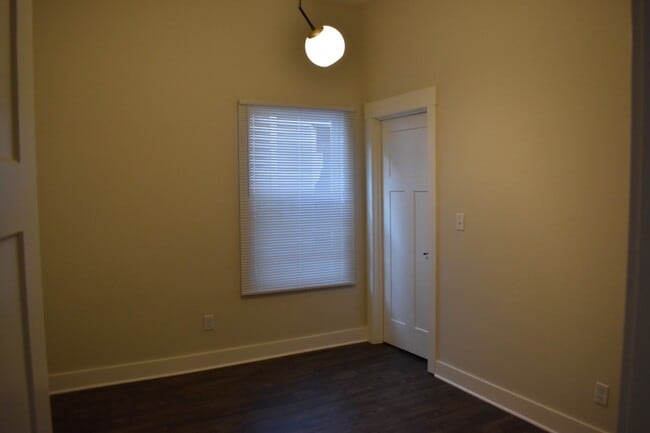 Building Photo - Renovated 3 Bedroom in Shelby Park close to Logan Street Market
