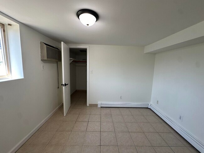 Building Photo - 443 Westminster Pl
