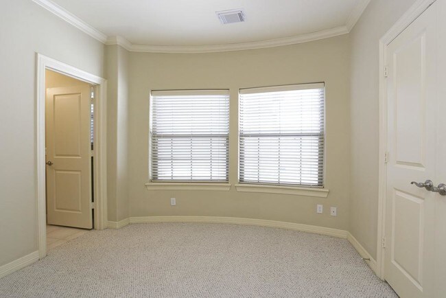 Building Photo - 2822 Helena St