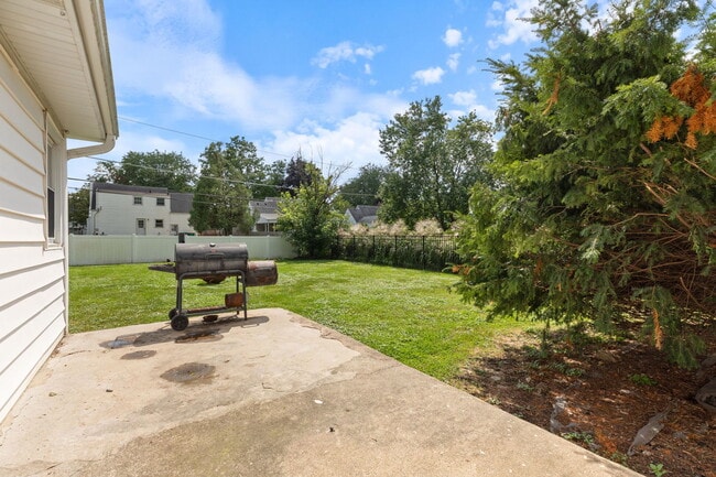 Building Photo - 1206 Campbell St