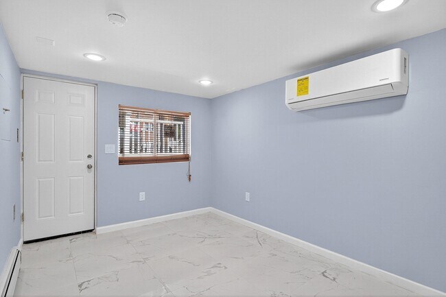 Building Photo - 43 Sycamore Rd