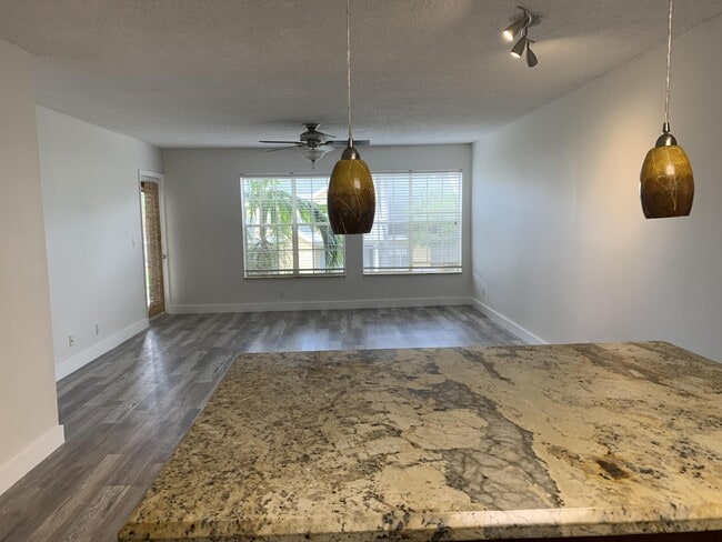 Building Photo - 6315 La Costa Dr