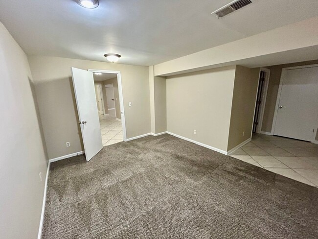 Building Photo - Newly Remodeled 4-Bedroom, 3-Bath with Fin...