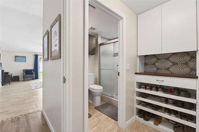 Building Photo - 210 Lake Charles Ct