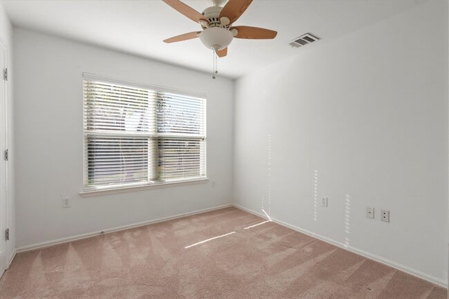 Building Photo - 325 Barrington Farm Ct