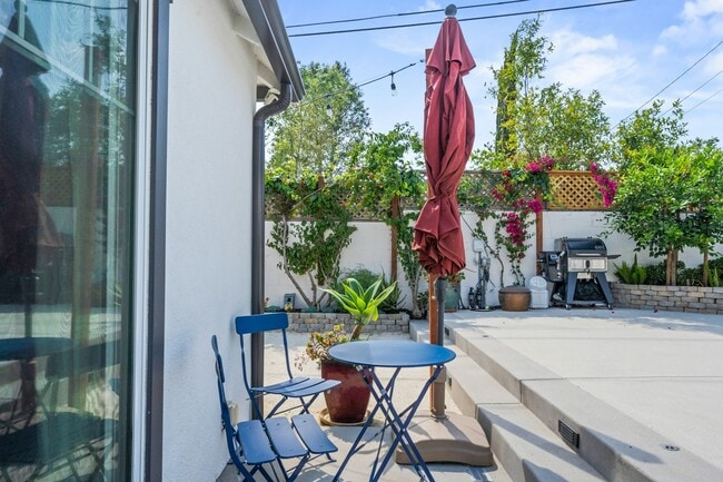 Building Photo - 4867 Revlon Dr