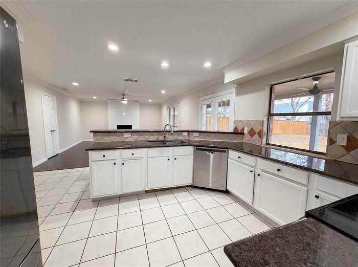 Building Photo - 1951 Pin Oak Dr