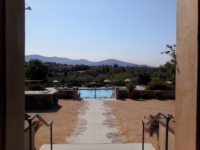 Building Photo - 2727 Hazelnut Ct