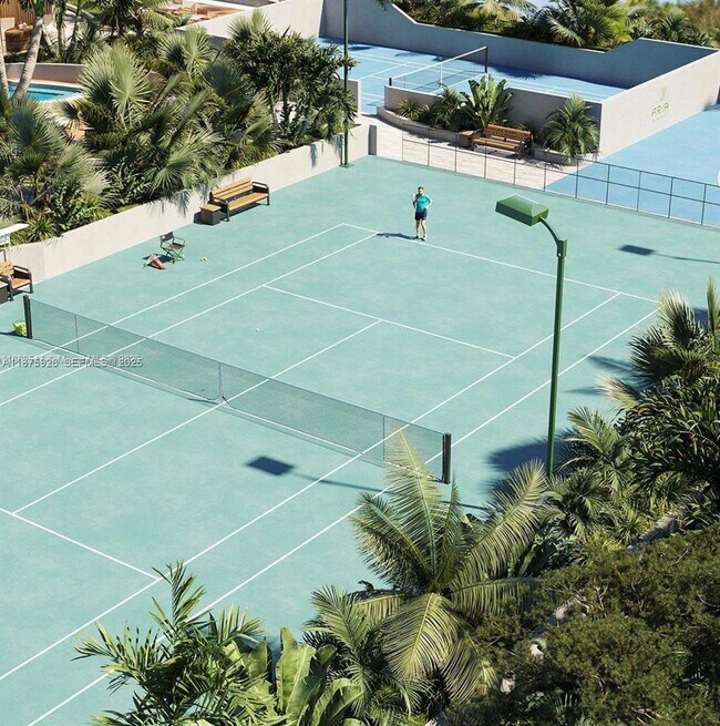 Building Photo - 700 NE 24th St