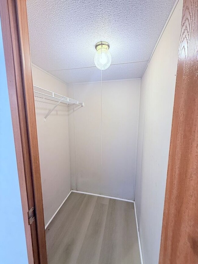 Building Photo - Single Wide Home 5 minutes to Wrightsville Beach and UNCW 2 bedroom with deck