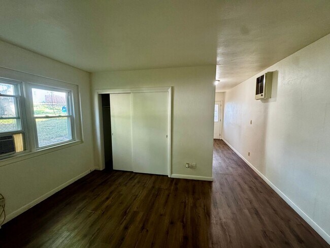 Building Photo - 1811 13th Ave