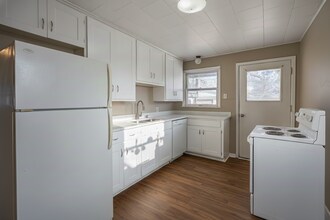 Building Photo - 610 Maple St