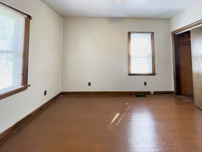 Building Photo - 225 S College Ave