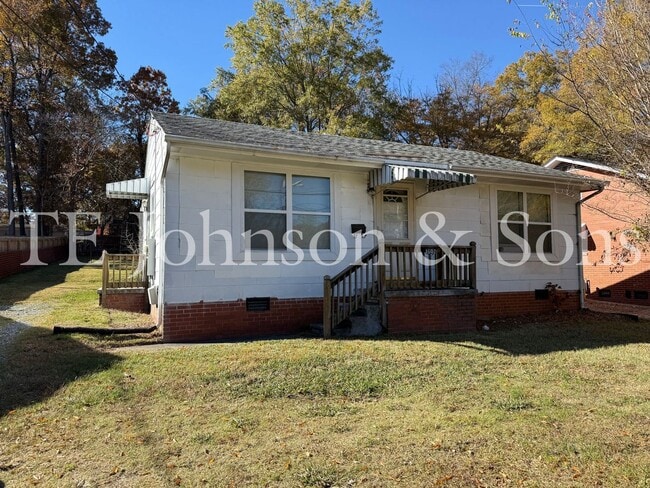 Building Photo - Cozy Greensboro Home with Modern Comforts