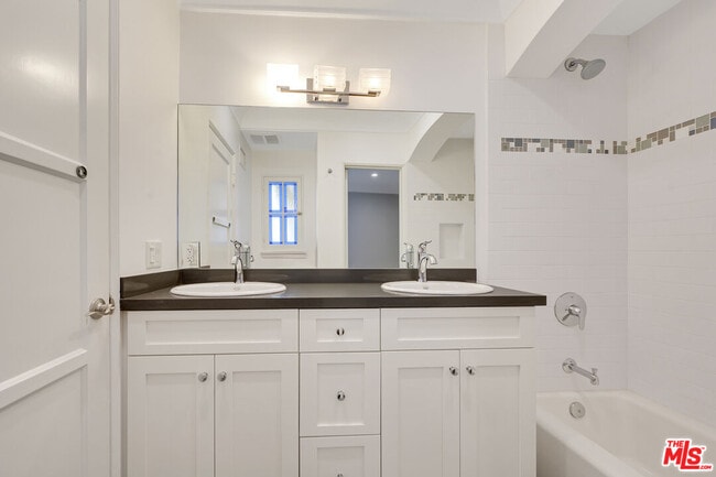 Building Photo - 234 S Spalding Dr