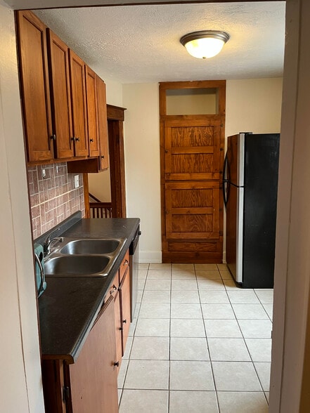 Kitchen - 430 N 25th St