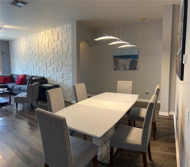 Building Photo - 8121 Fan Palm Way