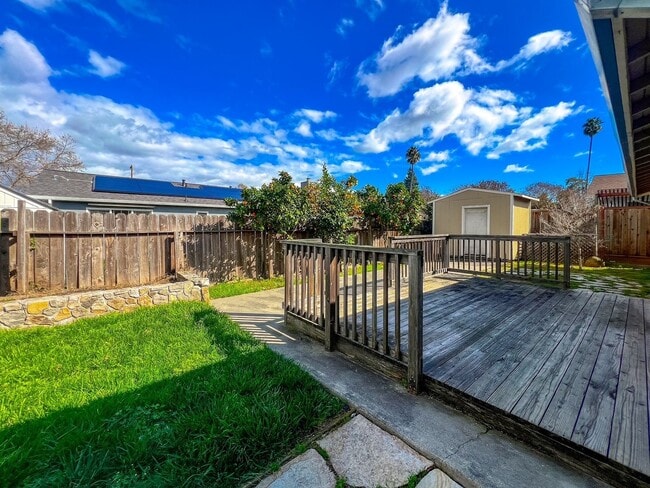 Building Photo - Single-Level Napa Classic with A/C & Attached Garage