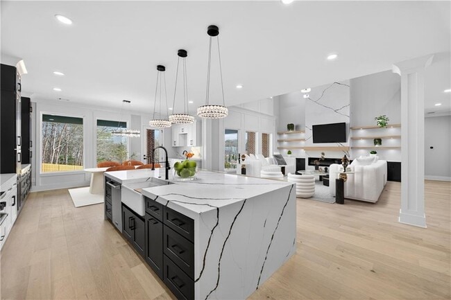 Building Photo - 405 Thunder Rd