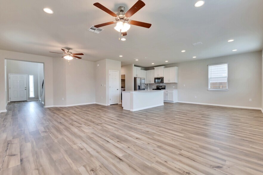 Building Photo - 10811 Sentinel Dr