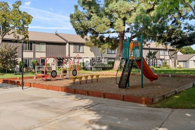 Building Photo - 11104 Grant Way