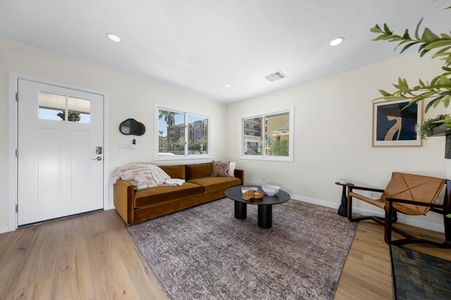Building Photo - 4062 Goldfinch St
