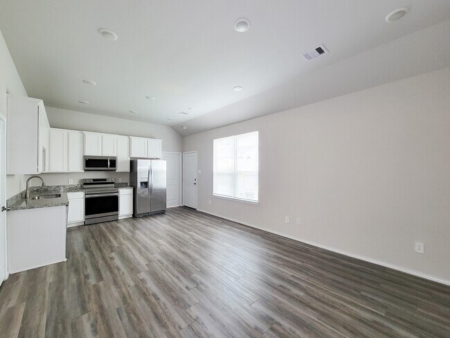 Building Photo - 11720 White Cedar St