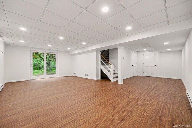 Building Photo - 6 Hidden Green Ln