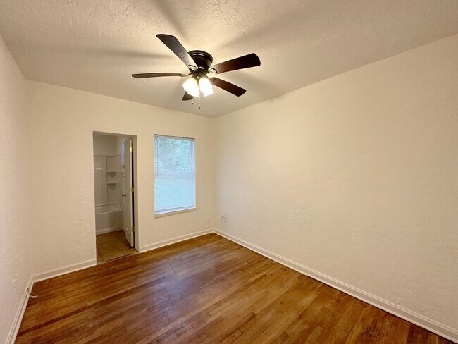 Building Photo - 3 Bedroom, 3 Bath House in Hibiscus Park -...