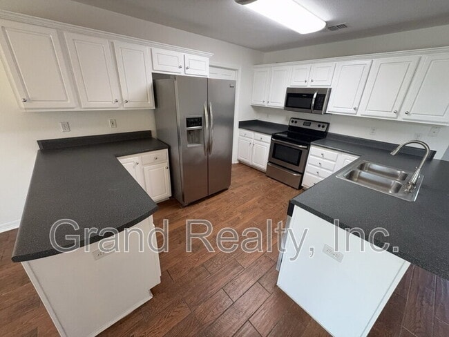 Building Photo - 1261 Mazurek Blvd