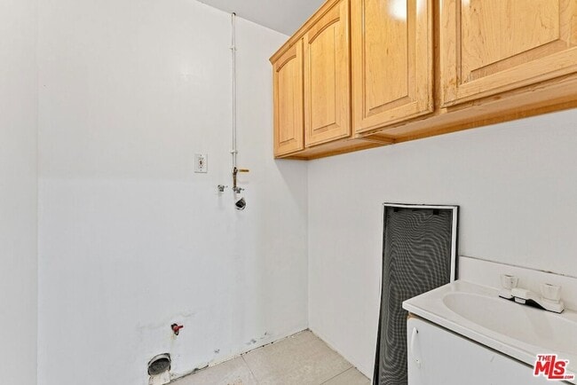 Building Photo - 15123 Greenleaf St