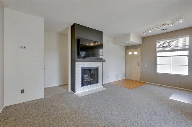 Building Photo - 10820 Sabre Hill Dr