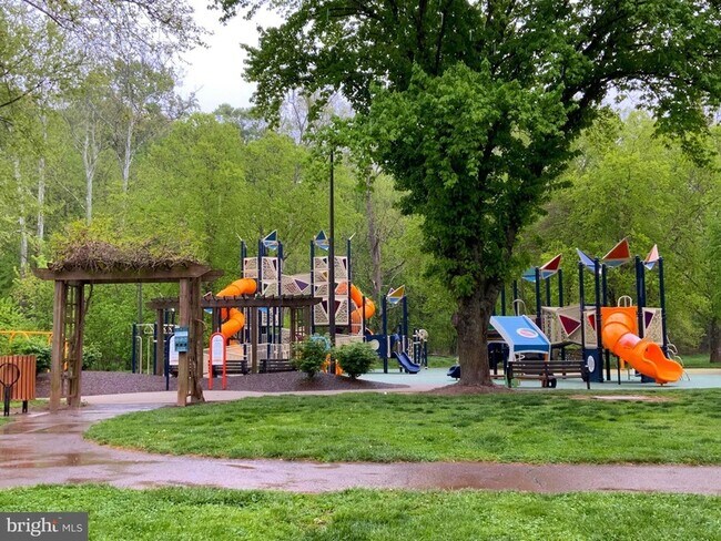 Building Photo - 5763 Hawk Ridge Rd