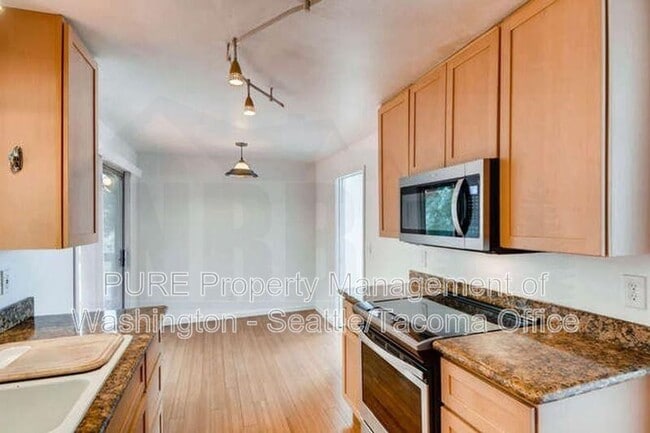 Building Photo - 4317 N Cheyenne St