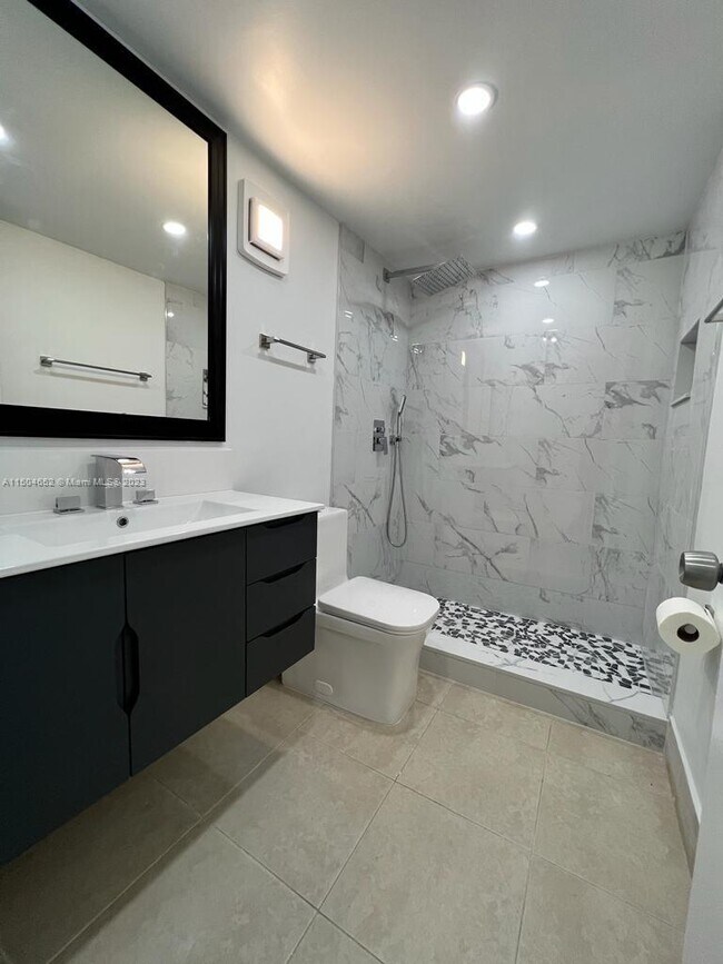 Building Photo - 810 SW 105th Ave