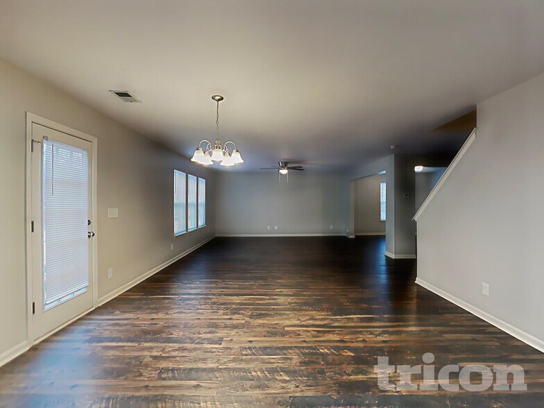 Building Photo - 1594 Weatherend Dr