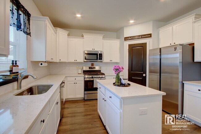 Building Photo - 214 Honey Horn Dr