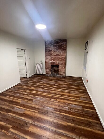 Building Photo - 21 Welsford St