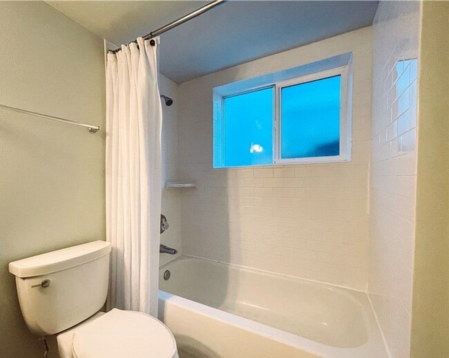 Building Photo - 1Bd/1Ba Kirkland Duplex