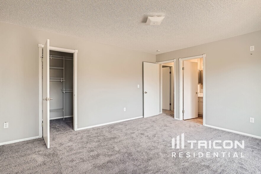 Building Photo - 3954 S Idalia St