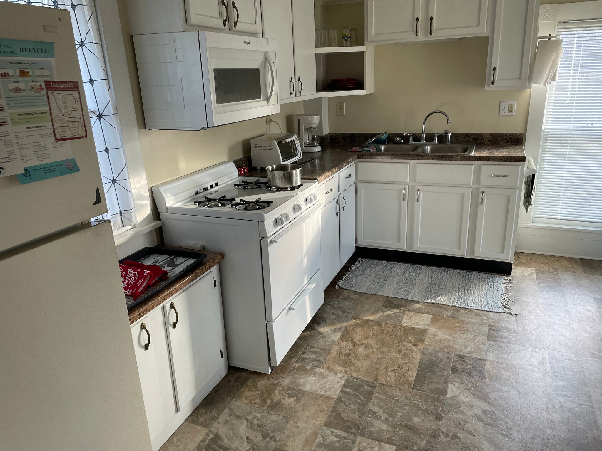 Building Photo - 4128 River Dr