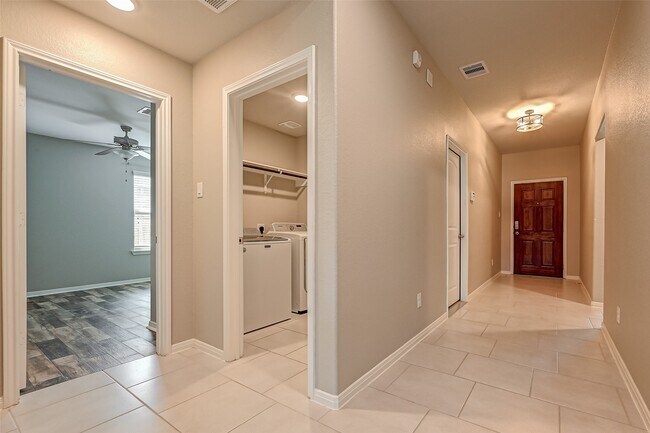 Building Photo - 18118 Van Berkel Ln