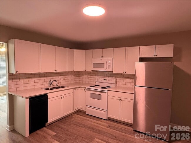 Building Photo - 312 W Catawba Ave