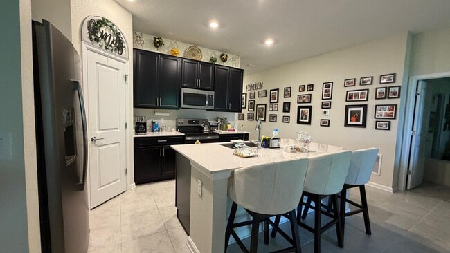 Building Photo - Beautiful 3 bed 2 bath Home - Unfurnished