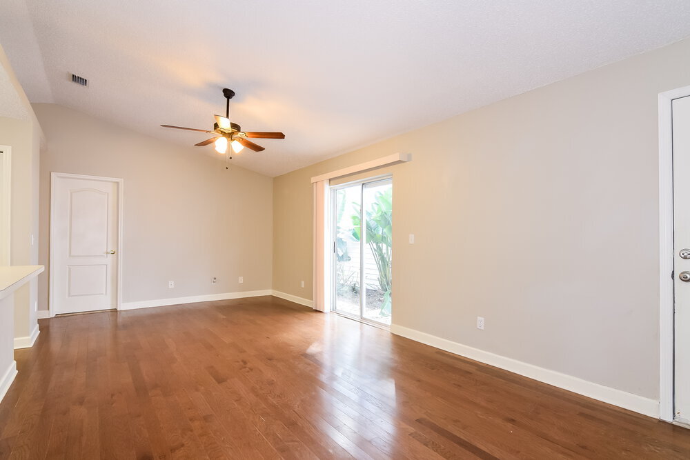 Building Photo - 4328 Venice Dr