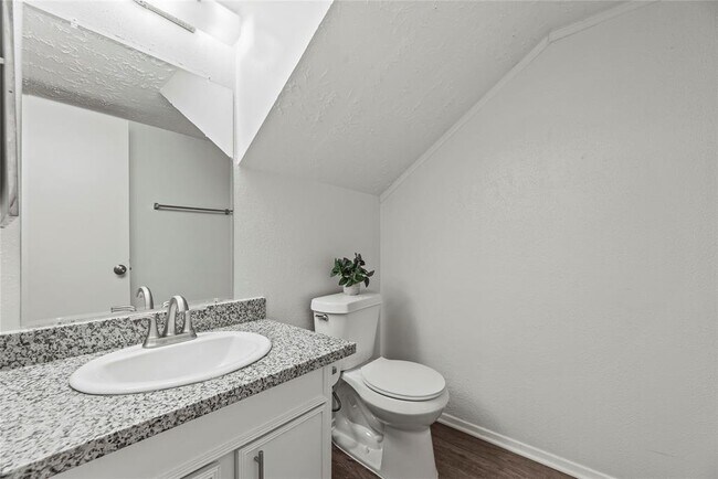 Building Photo - 7519 Wovenwood Ln