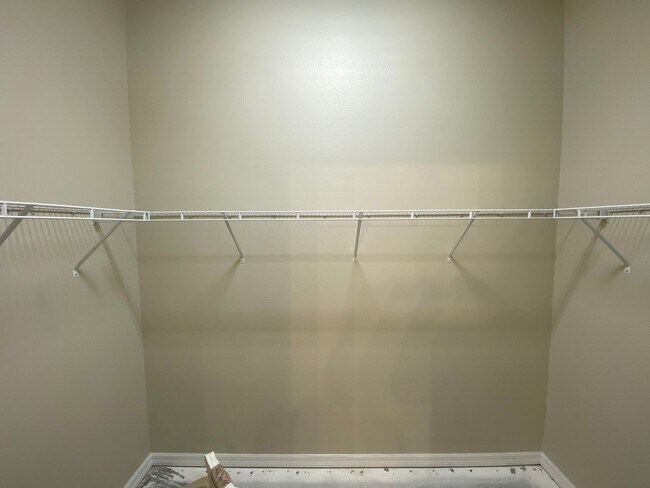 Building Photo - Beautiful, Furnished ANNUAL 2 bed, 2 bath ...