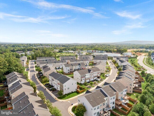 Building Photo - 207 Miles Hawk Terrace